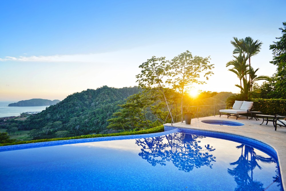 5 Best Waterfalls to Visit in & around Jaco, Costa Rica