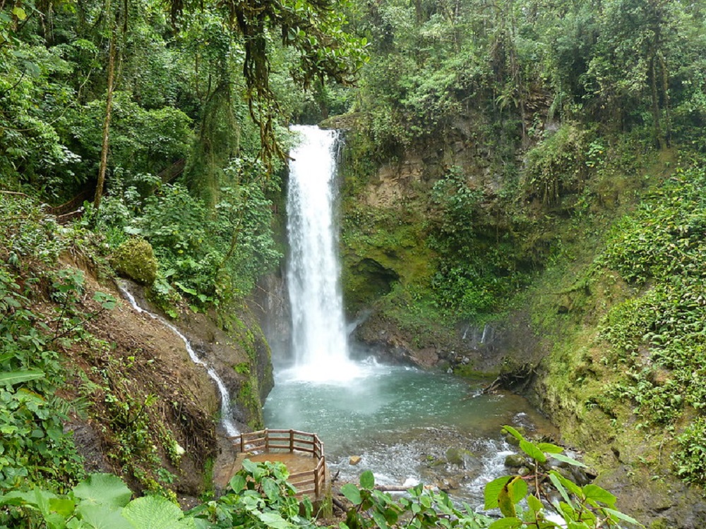 5 Best Waterfalls to Visit in & around Jaco, Costa Rica